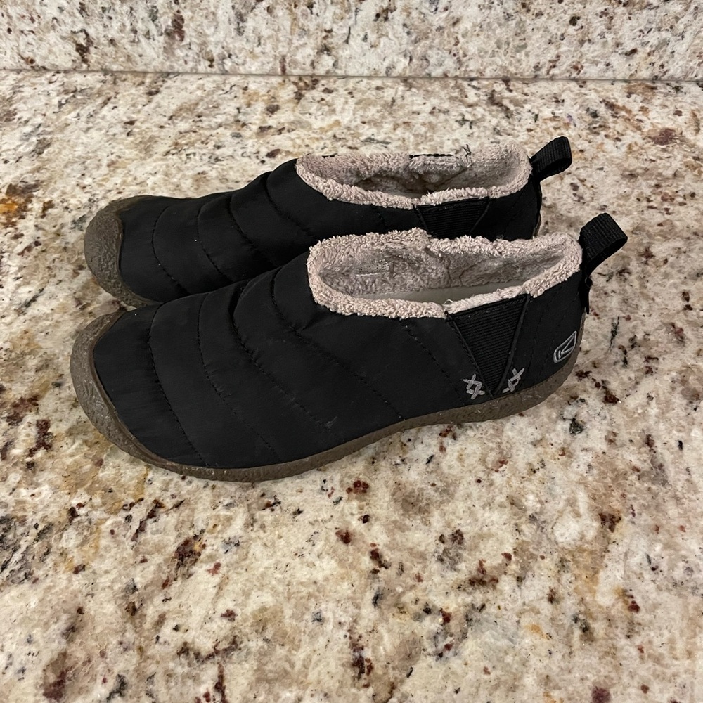 Keen Howzer Slip Ons